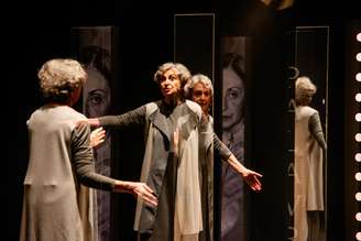 Aos 80 anos, Ana Lúcia Torre decidiu abrir a intimidade e levar ao teatro suas memórias