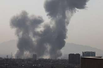 Fumaça em Teerã após ataque conjunto entre EUA e Irã