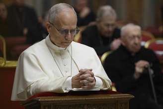 Papa Leão XIV durante exercícios espirituais da Cúria no Vaticano
