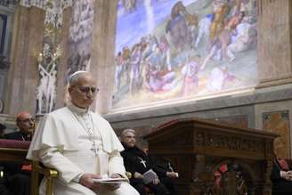 Papa Leão XIV durante exercícios espirituais da Cúria no Vaticano
