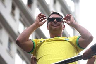 Flávio usou colete à prova de balas em ato na Paulista realizado neste domingo, 1.º