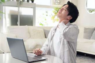 O cuidado começa quando o estalo passa a ser frequente, forçado ou acompanhado de dor