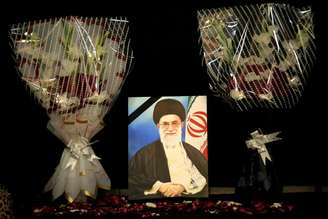 Khamenei e esposa morreram vítimas do mesmo bombardeio no sábado
