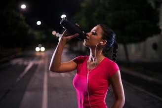 Gel de carboidrato ajuda a manter energia em provas longas, desde que usado na hora certa