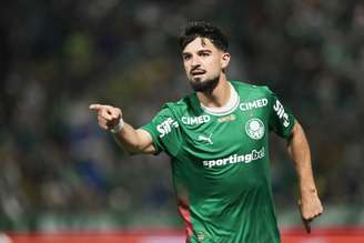 Flaco López minimiza final fora e vê Palmeiras mais solidário: ‘Todos correm para ajudar’.