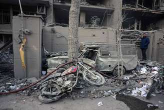 Destruição provocada por bombardeio em Teerã