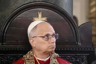 Cardeal esqueceu aparelho no bolso, mas foi detectado pelos sistemas de segurança