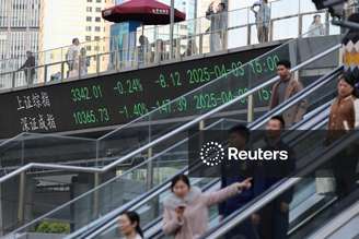 Painel eletrônico com cotações em Xangai
03/04/2025.  REUTERS/Go Nakamura