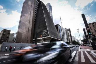 A Fiesp observa que, em termos reais, a taxa de juros avançou de 7,2% em janeiro para 10,6% em dezembro, e desacelerou os dois segmentos que haviam liderado o crescimento em 2024: bens de capital e bens duráveis