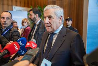 Tajani convocou Reza após ataques do Irã a bases militares britânicas no Chipre