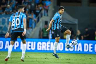 Viery tem 21 anos e é formado pela base do Grêmio –