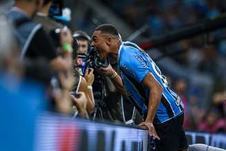 Tricolor venceu o primeiro Gre-Nal decisivo por 3 a 0 na Arena do Grêmio –