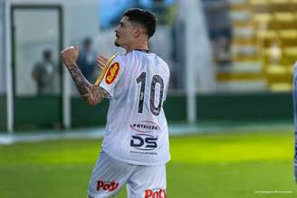 O meia Rômulo, do Novorizontino 