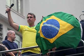 Flávio Bolsonaro em ato realizado na Paulista no último domingo, 1.º