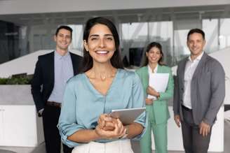 Mulheres em cargos de liderança ainda enfrentam interpretações diferentes sobre autoridade e emoção