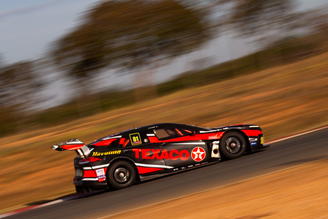 Animado com o retorno dos V8, Arthur Leist leva o carro da Texaco Racing para a pista no Circuito dos Cristais