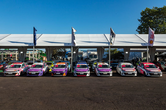 Carros da nova categoria feminina da Copa HB20, que levarão as marcas da Eurofarma no capô durante a temporada