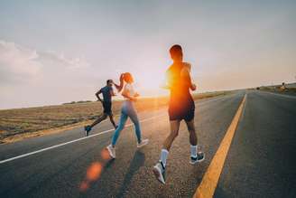 Variar os treinos de corrida pode melhorar resistência, velocidade e condicionamento