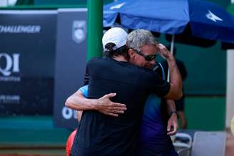 Eduardo Ribeiro e o técnico Patrício Arnold 