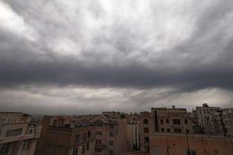 Céu ficou coberto por nuvem densa de fumaça escura