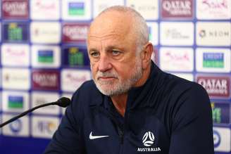 Graham Arnold durante partida da Austrália 
