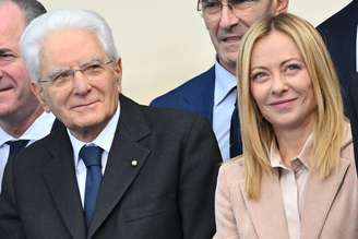 Mattarella ao lado de Giorgia Meloni, a primeira mulher a ocupar o cargo de premiê da Itália