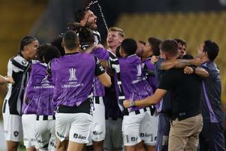 Botafogo comemorando o gol de empate contra o Barcelona de Guayaquil 