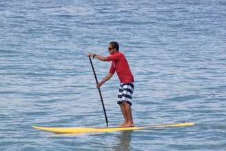 O stand up paddle, conhecido como SUP, é um esporte aquático hoje popular em várias partes do mundo. Apesar da difusão recente, sua forma moderna surgiu no Havaí.