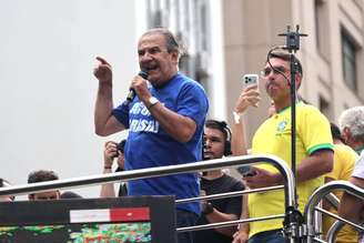 Em um carro de som na Avenida Paulista, o pastor dirigiu críticas aos generais do Exército; na foto, Malafaia em novo ato da direita em SP