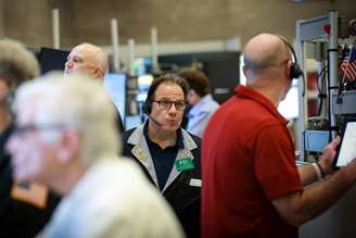 Operadores trabalham na bolsa de Nova York
9 de março de 2026
REUTERS/Brendan McDermid