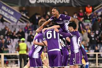 Fiorentina celebra vitória sobre Raków Czestochowa