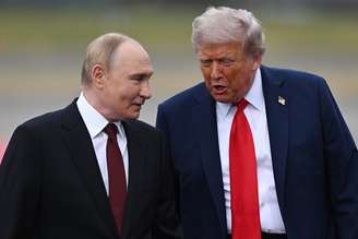 Trump e Putin durante conversas no Alasca em 2025