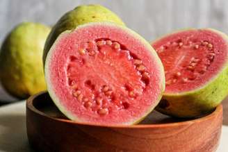 A goiaba é rica em vitaminas e nutrientes essenciais