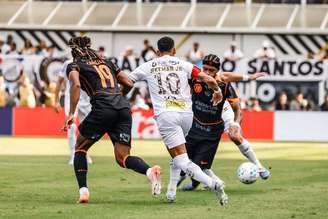 Santos e Corinthians empataram por 1 a 1 neste domingo, na Vila.