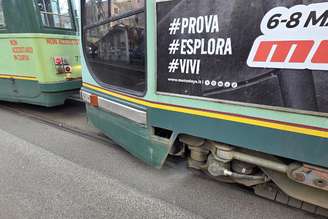 Colisão traseira entre bondes em Roma deixou ao menos 10 feridos