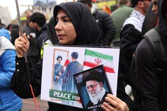 Militares também afirmaram que atingiram uma aeronave pertencente à Força Quds