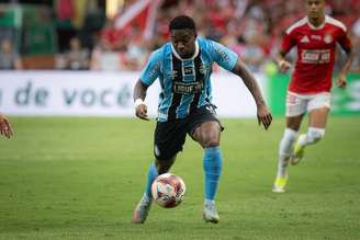 Francis Amuzu (Grêmio) durante jogo contra o Internacional, no dia 08.03.2026. 