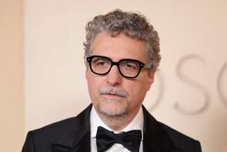 Kleber Mendonça Filho no tapete vermelho do Oscar 2026