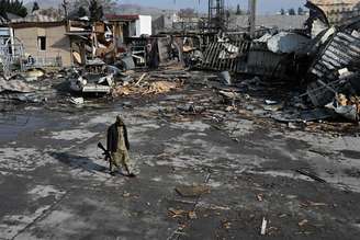 Afeganistão acusou Paquistão de atacar hospital em Cabul e matar centenas de civis