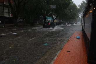 Capital paulista terá última semana de verão com tempo abafado e chuva.