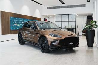 Aston Martin DBX S no showroom da Aston Martin São Paulo