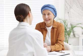 Criar uma rotina de cuidados e manter o acompanhamento médico em dia são atitudes essenciais para preservar a saúde e reduzir o risco de doenças