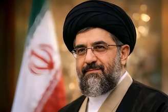 Khamenei enviou mensagem de condolências por morte de Larijani