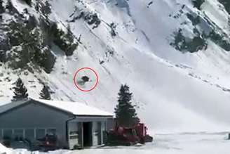 Trecho de vídeo mostra cabine rolando montanha abaixo em Engelberg