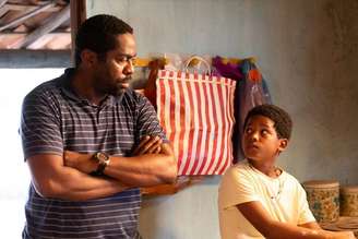 Lázaro Ramos e o ator Yuri Gomes no filme 'Feito Pipa'