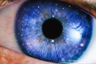 Casos como da "visão cega", provocada por danos no cérebro, e da "cegueira por desatenção" servem de argumento de uma candidata a teoria da consciência conhecida como "teoria do espaço de trabalho neuronal global". Kitreel/Shutterstock