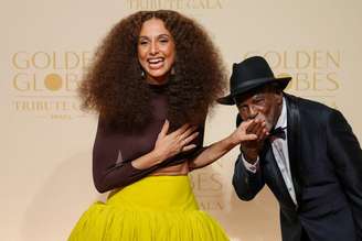 Antonio Pitanga e a filha, Camila Pitanga, no tapete vermelho do Globo de Ouro