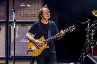 Stevie Young durante show da banda australiana AC/DC no estádio do Morumbis, em São Paulo