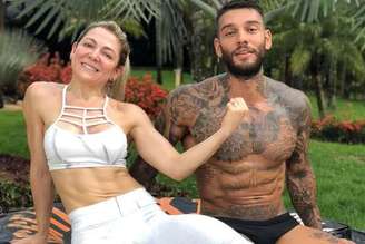 Mãe de Lucas Lucco desabafa sobre anabolizantes após queda de cabelo - destaque galeria