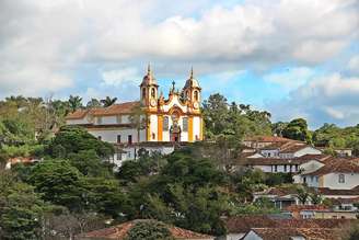 Apaixone-se por Tiradentes, em Minas Gerais, destino repleto de igrejas barrocas, ateliers de arte e passeios que revivem a história da região.